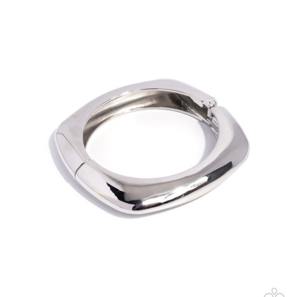 Paparazzi Silver Bracelet - Picture 1 of 1